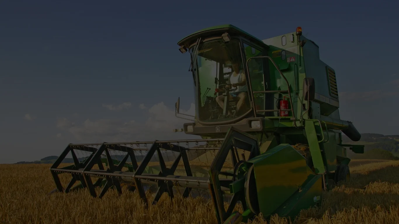 Advogado especializado em Direito Agrário e Bancário defendendo produtores rurais em contratos, leilões e renegociações de crédito.